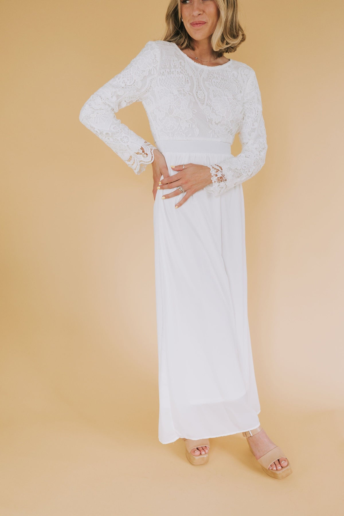 EXCLUSIVE - The White: Gloria
