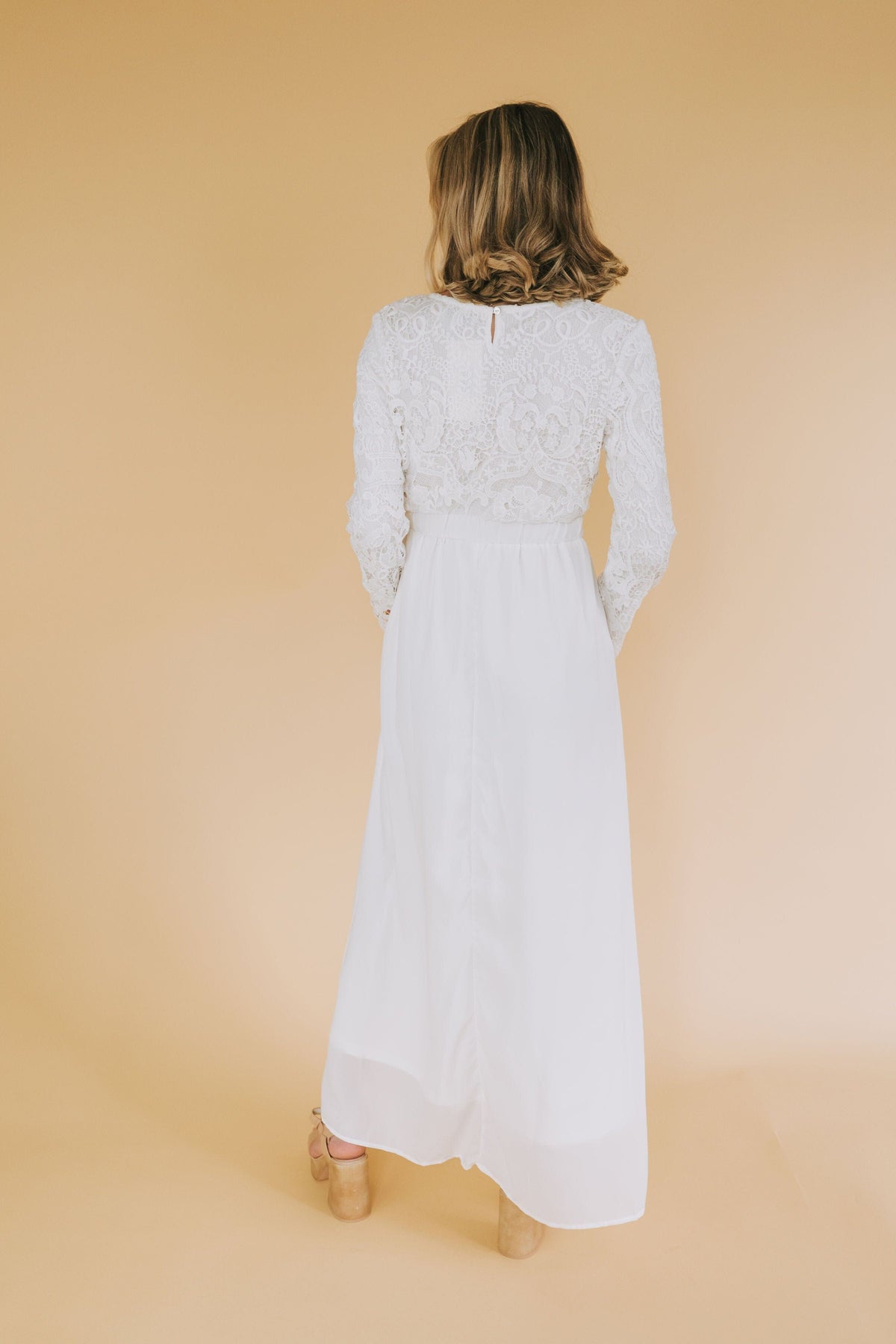 EXCLUSIVE - The White: Gloria