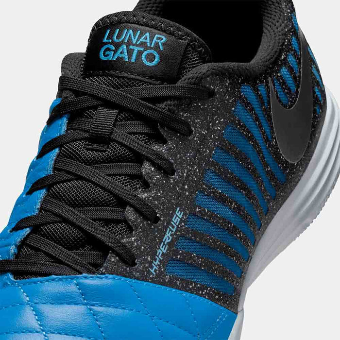 Up close, front view of the Nike Lunargato II Indoor Soccer Shoes.