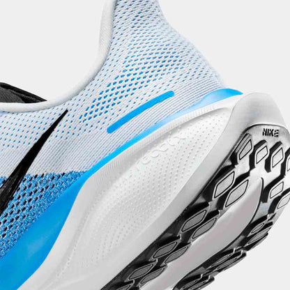 Up close, rear view of the Men's Nike Pegasus 41.