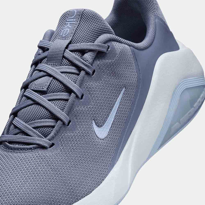 Up close, front view of the Women's Nike Bella 7.