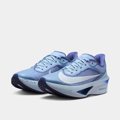 Front view of the Women's Nike Zoom Fly 6.